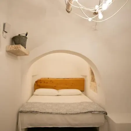 Sestaluna - Trulli Con Piscina Privata וילה