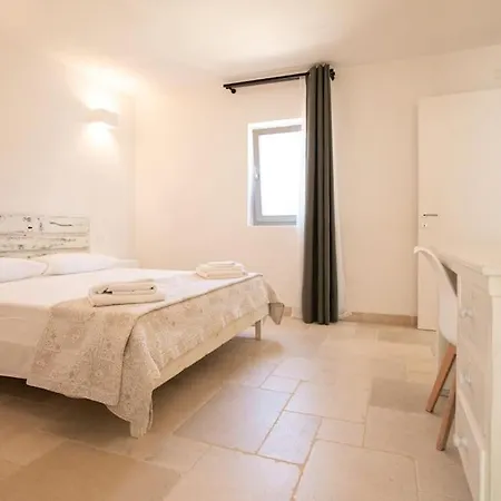 Sestaluna - Trulli Con Piscina Privata *