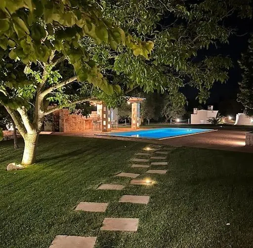 ヴィラ Sestaluna - Trulli Con Piscina Privata オストゥーニ